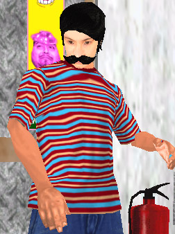 captura de Coffe probándose la remera rayadin celeste y roja
