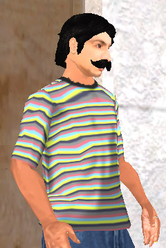 captura de Coffe probándose la remera rayadin gris y rosa