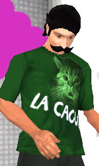 captura de Coffe probándose la Remera La Cagué